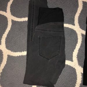 - H&M - Maternity jeggings